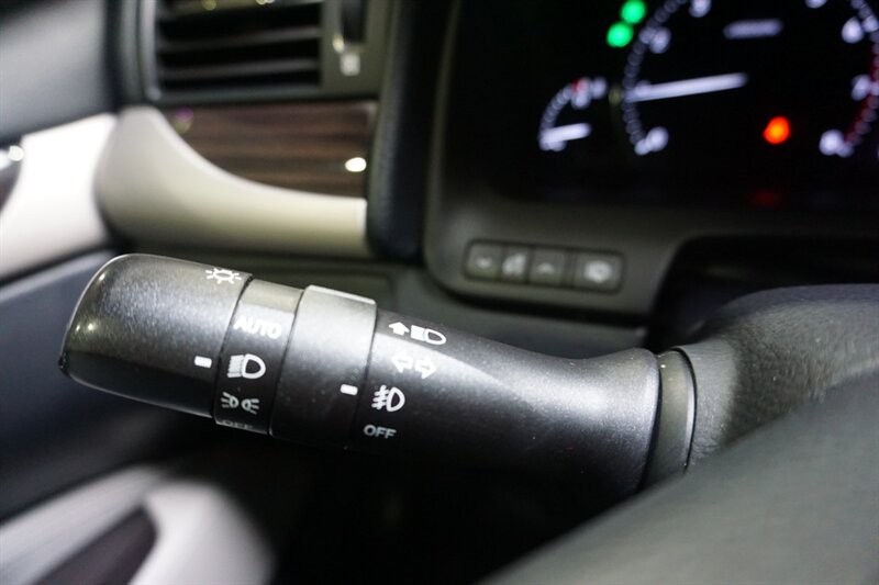 Lexus LS 460 460 Vehicle Full-screen Gallery Image 45