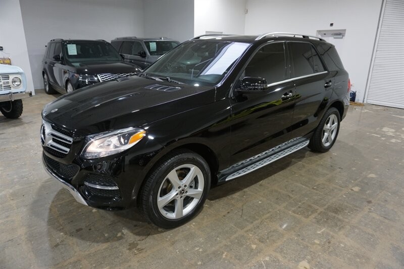 Mercedes-Benz GLE 350 Vehicle Full-screen Gallery Image 01