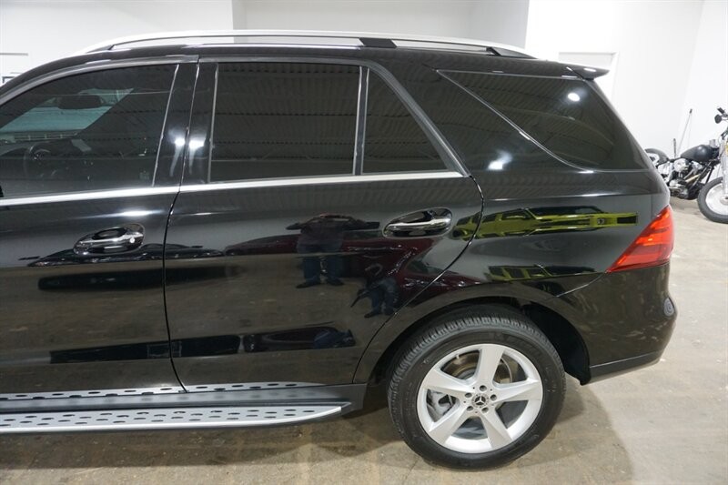 Mercedes-Benz GLE 350 Vehicle Full-screen Gallery Image 04