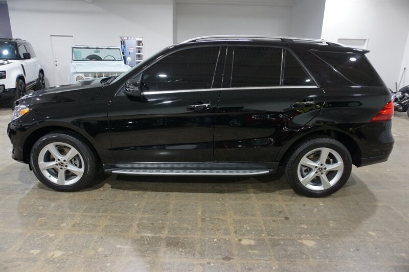 Mercedes-Benz GLE 350 Vehicle Full-screen Gallery Image 05