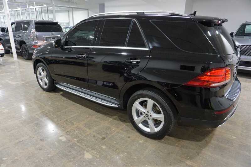 Mercedes-Benz GLE 350 Vehicle Full-screen Gallery Image 06