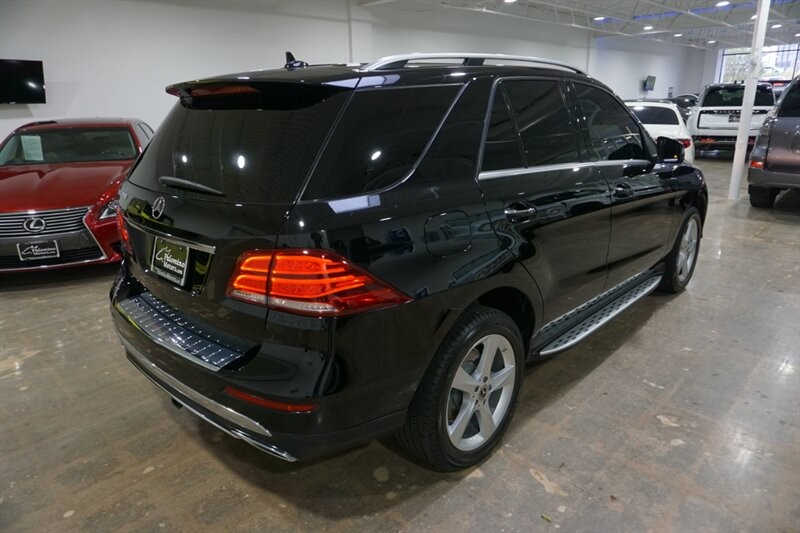 Mercedes-Benz GLE 350 Vehicle Full-screen Gallery Image 09