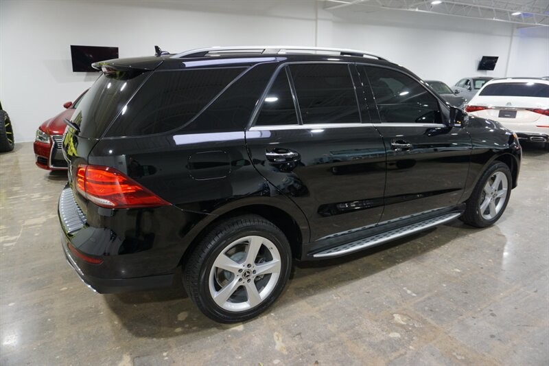 Mercedes-Benz GLE 350 Vehicle Full-screen Gallery Image 10