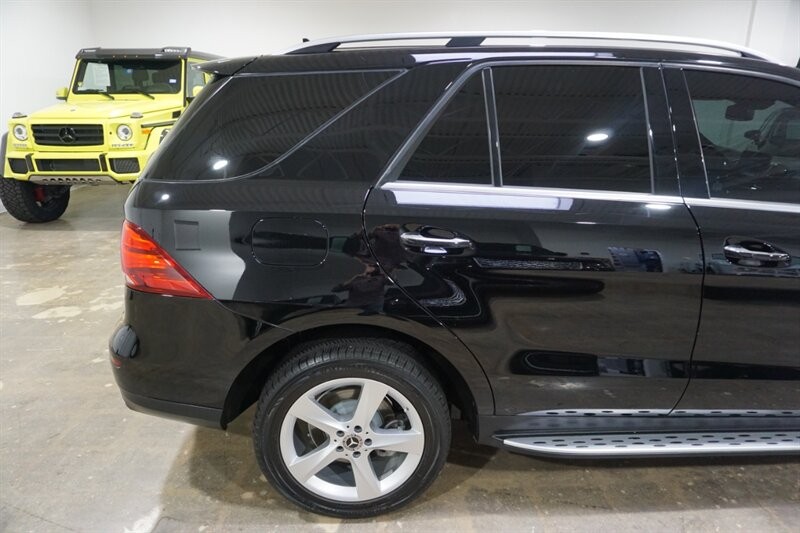 Mercedes-Benz GLE 350 Vehicle Full-screen Gallery Image 12