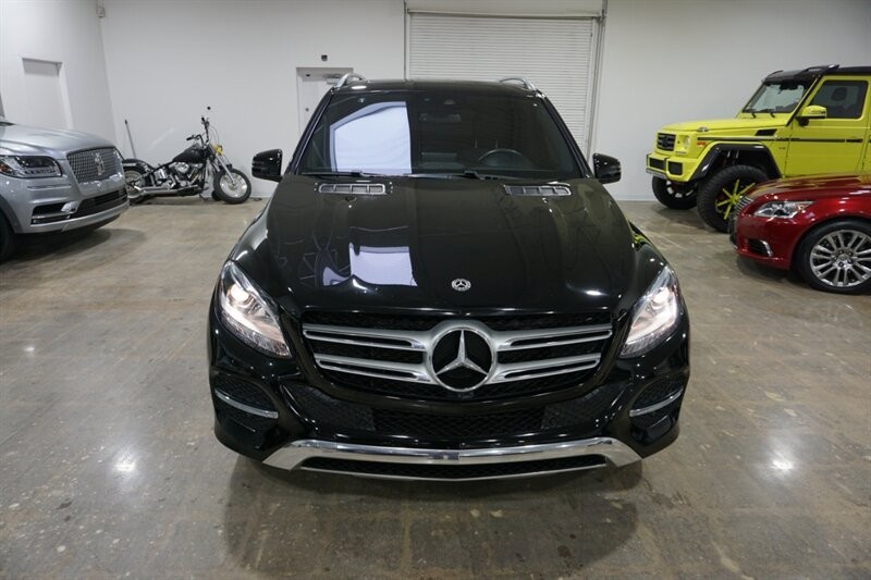 Mercedes-Benz GLE 350 Vehicle Full-screen Gallery Image 16