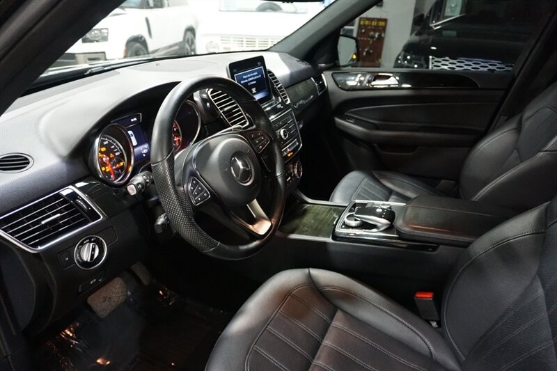 Mercedes-Benz GLE 350 Vehicle Full-screen Gallery Image 19