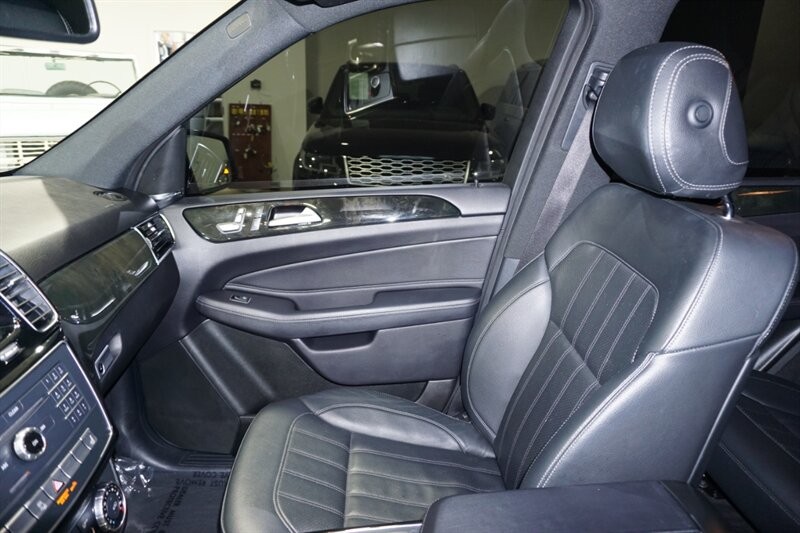 Mercedes-Benz GLE 350 Vehicle Full-screen Gallery Image 20