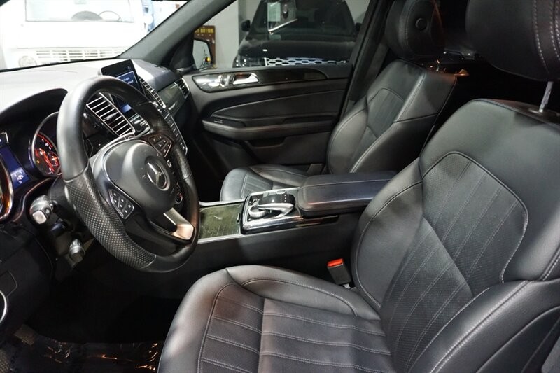 Mercedes-Benz GLE 350 Vehicle Full-screen Gallery Image 21