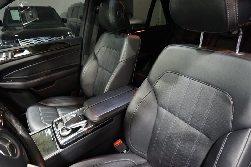 Mercedes-Benz GLE 350 Vehicle Full-screen Gallery Image 22