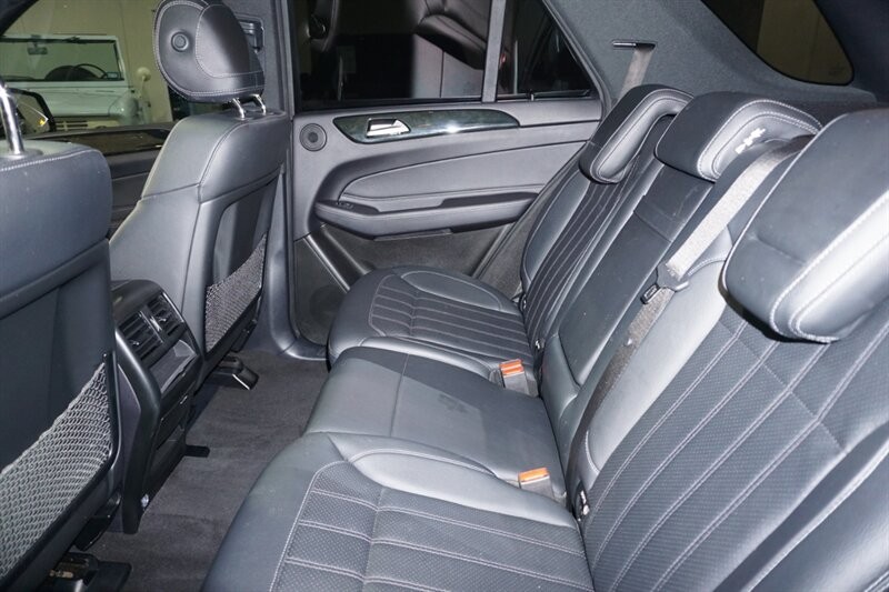 Mercedes-Benz GLE 350 Vehicle Full-screen Gallery Image 26