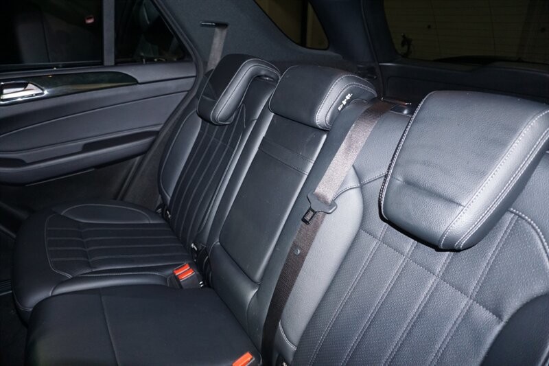 Mercedes-Benz GLE 350 Vehicle Full-screen Gallery Image 27