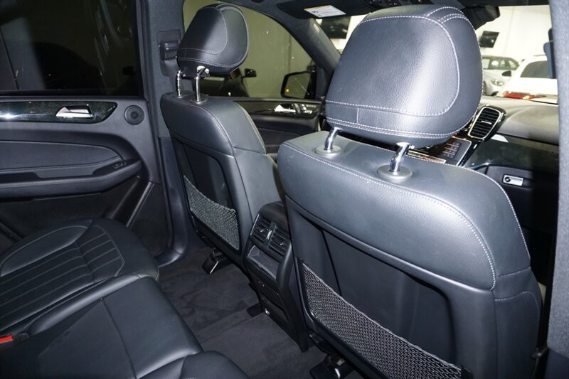 Mercedes-Benz GLE 350 Vehicle Full-screen Gallery Image 29