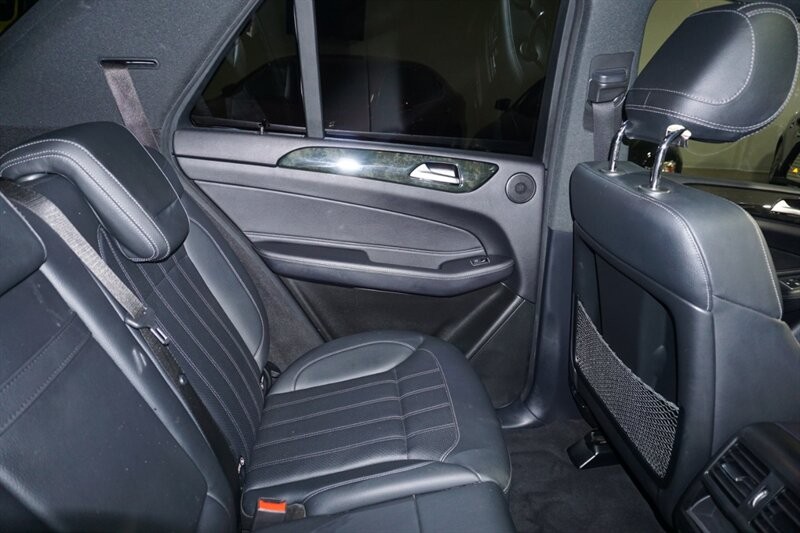 Mercedes-Benz GLE 350 Vehicle Full-screen Gallery Image 30