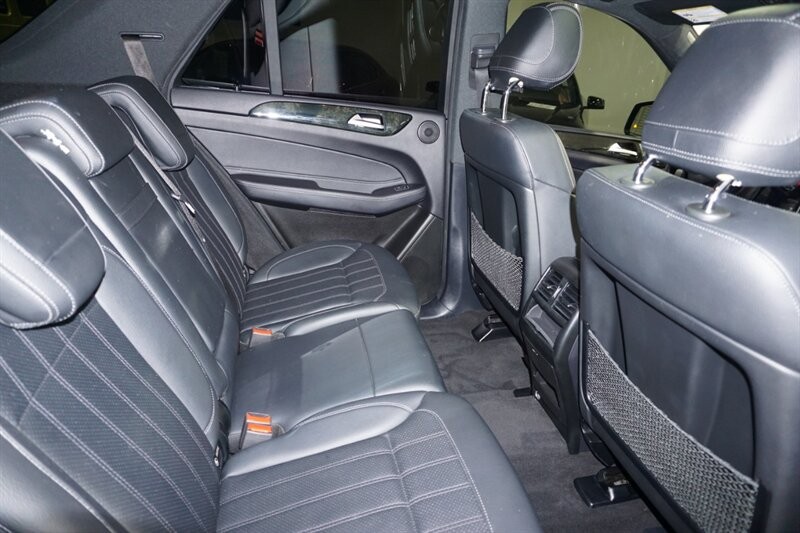 Mercedes-Benz GLE 350 Vehicle Full-screen Gallery Image 31