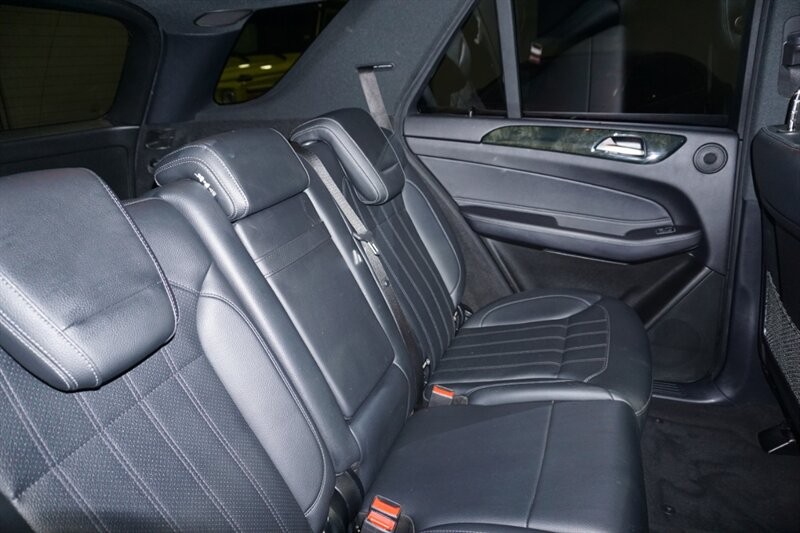 Mercedes-Benz GLE 350 Vehicle Full-screen Gallery Image 32