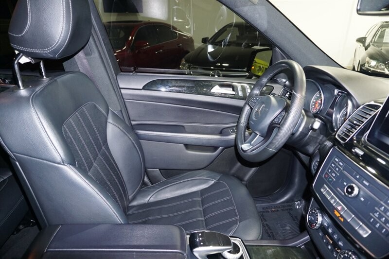 Mercedes-Benz GLE 350 Vehicle Full-screen Gallery Image 36