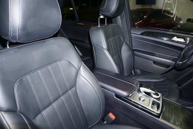 Mercedes-Benz GLE 350 Vehicle Full-screen Gallery Image 38