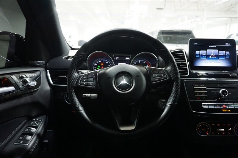 Mercedes-Benz GLE 350 Vehicle Full-screen Gallery Image 39