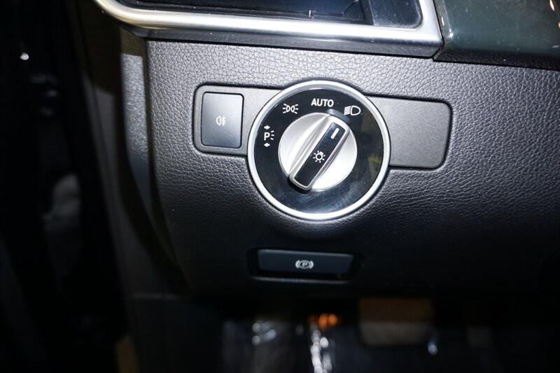 Mercedes-Benz GLE 350 Vehicle Full-screen Gallery Image 41