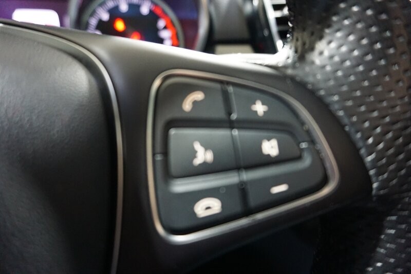 Mercedes-Benz GLE 350 Vehicle Full-screen Gallery Image 43