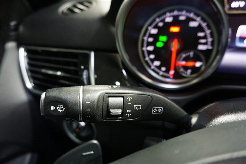 Mercedes-Benz GLE 350 Vehicle Full-screen Gallery Image 44