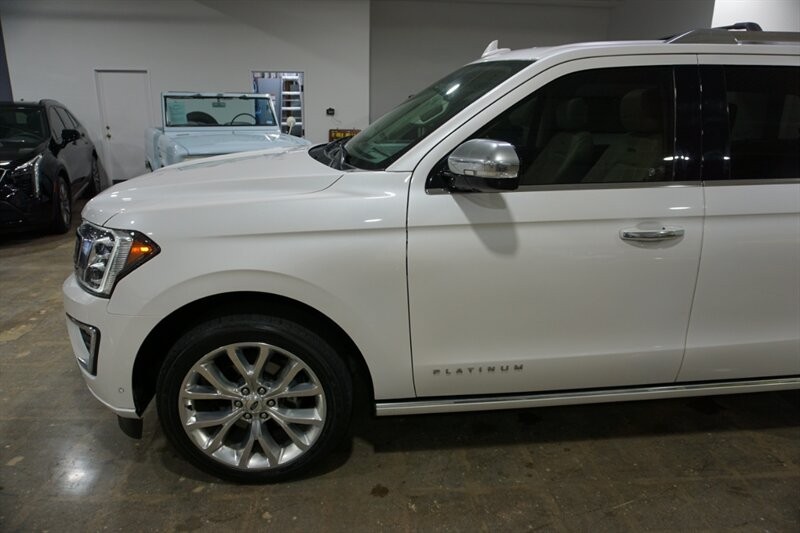 Ford Expedition Platinum Vehicle Full-screen Gallery Image 03