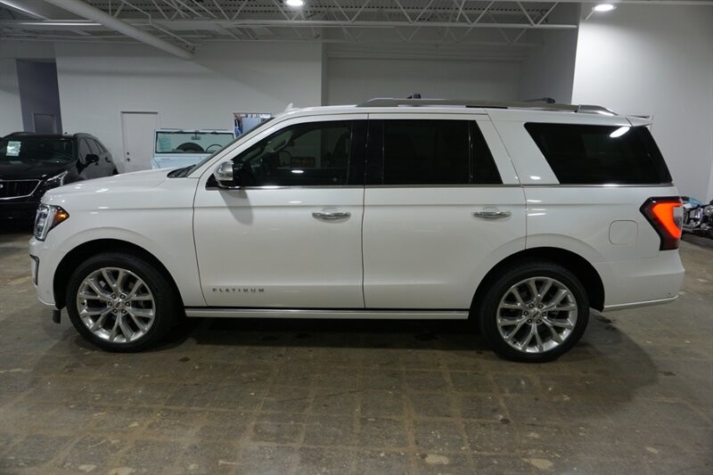 Ford Expedition Platinum Vehicle Full-screen Gallery Image 05
