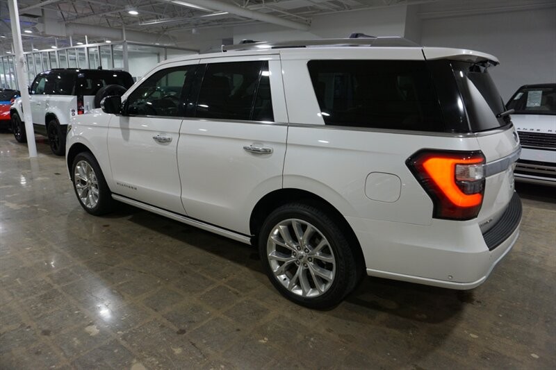 Ford Expedition Platinum Vehicle Full-screen Gallery Image 06