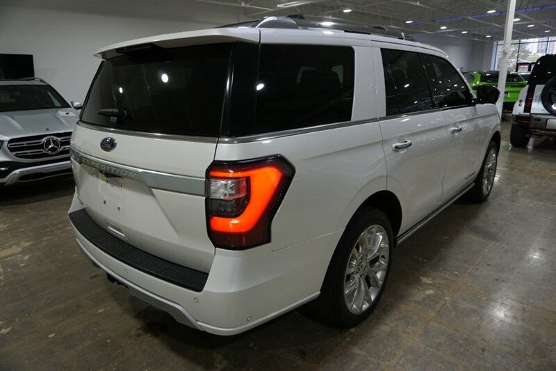 Ford Expedition Platinum Vehicle Full-screen Gallery Image 09