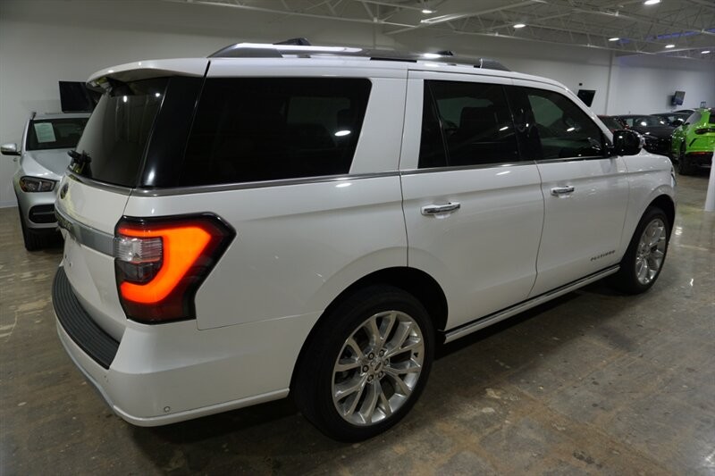 Ford Expedition Platinum Vehicle Full-screen Gallery Image 10