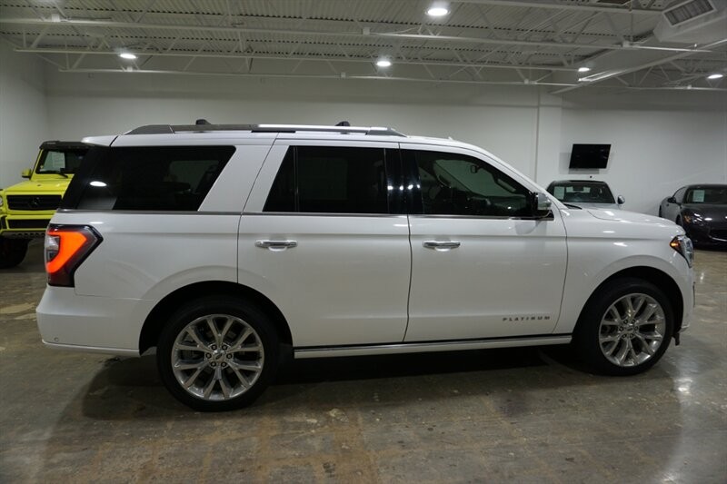 Ford Expedition Platinum Vehicle Full-screen Gallery Image 11