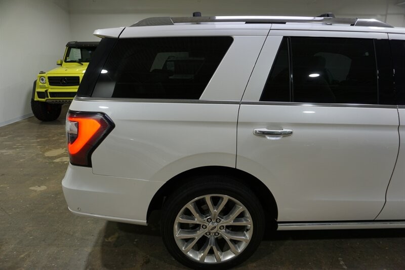 Ford Expedition Platinum Vehicle Full-screen Gallery Image 12