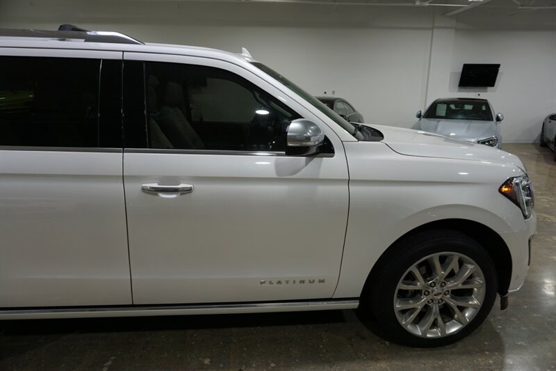 Ford Expedition Platinum Vehicle Full-screen Gallery Image 13