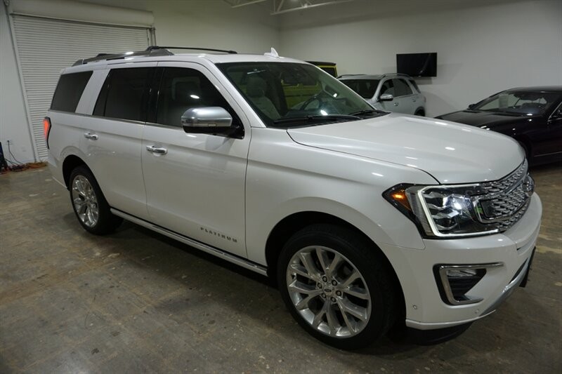 Ford Expedition Platinum Vehicle Full-screen Gallery Image 14