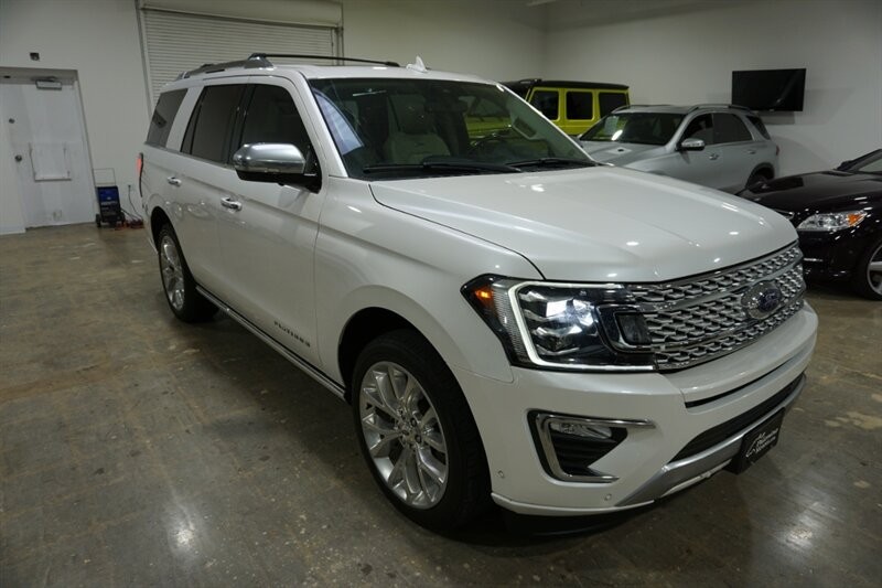 Ford Expedition Platinum Vehicle Full-screen Gallery Image 15