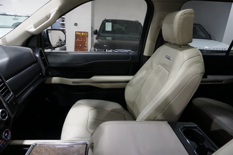 Ford Expedition Platinum Vehicle Full-screen Gallery Image 20