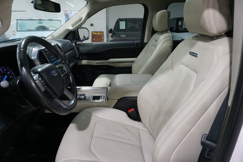 Ford Expedition Platinum Vehicle Full-screen Gallery Image 21