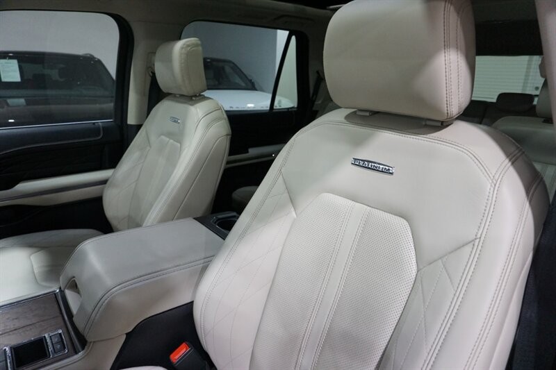 Ford Expedition Platinum Vehicle Full-screen Gallery Image 22