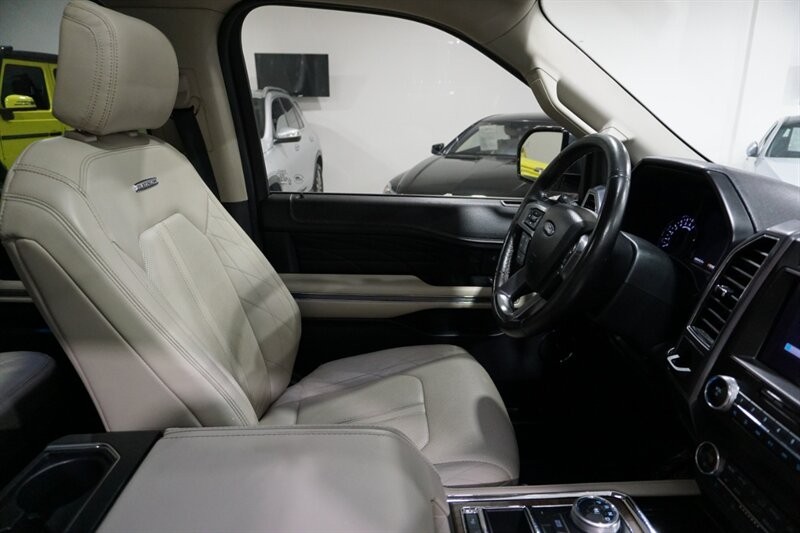 Ford Expedition Platinum Vehicle Full-screen Gallery Image 41
