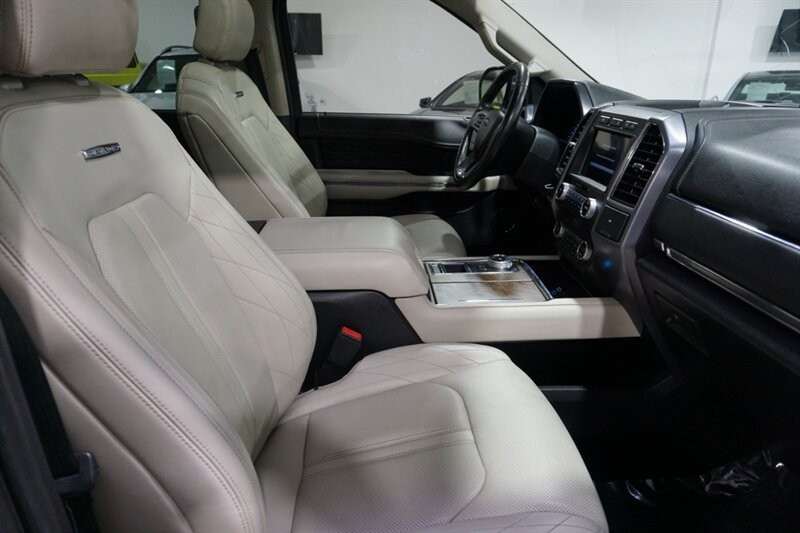 Ford Expedition Platinum Vehicle Full-screen Gallery Image 42