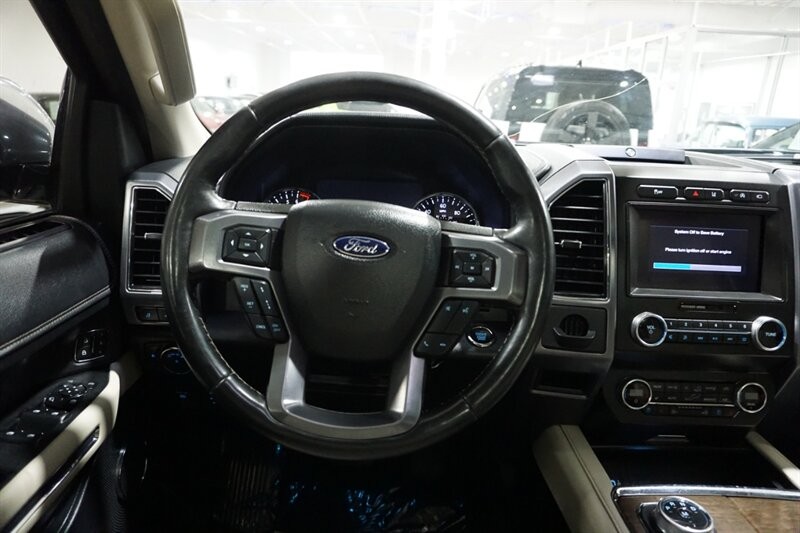 Ford Expedition Platinum Vehicle Full-screen Gallery Image 44