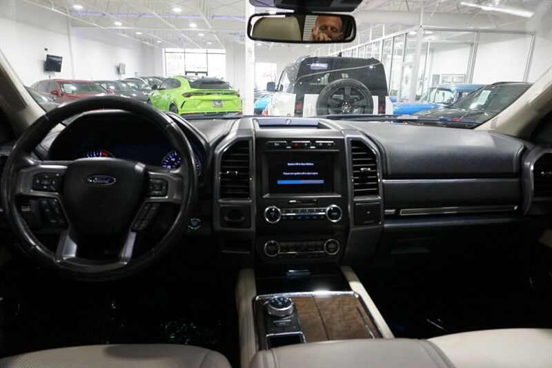 Ford Expedition Platinum Vehicle Full-screen Gallery Image 45