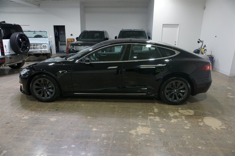 Tesla Model S Vehicle Full-screen Gallery Image 05