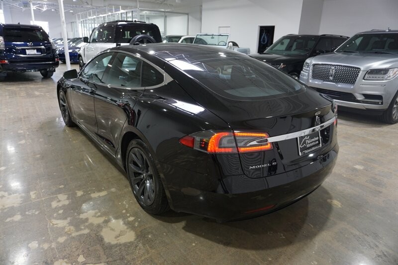 Tesla Model S Vehicle Full-screen Gallery Image 07