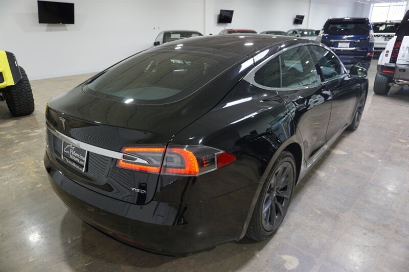 Tesla Model S Vehicle Full-screen Gallery Image 09