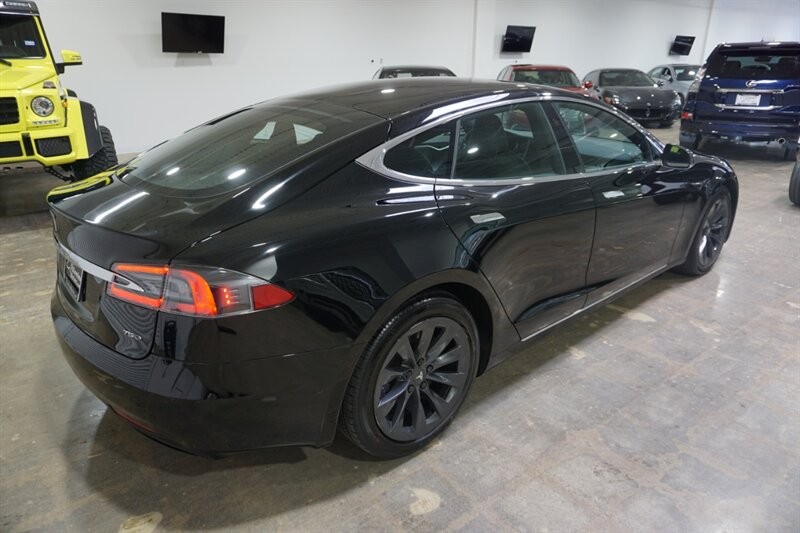 Tesla Model S Vehicle Full-screen Gallery Image 10