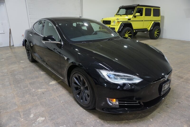 Tesla Model S Vehicle Full-screen Gallery Image 15