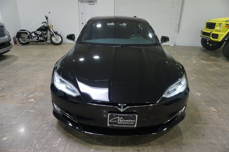 Tesla Model S Vehicle Full-screen Gallery Image 16