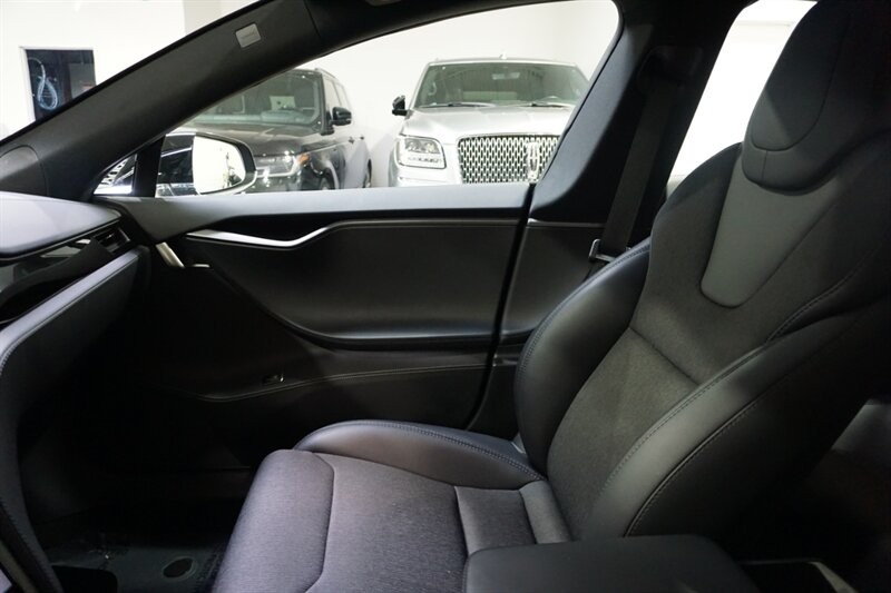 Tesla Model S Vehicle Full-screen Gallery Image 20