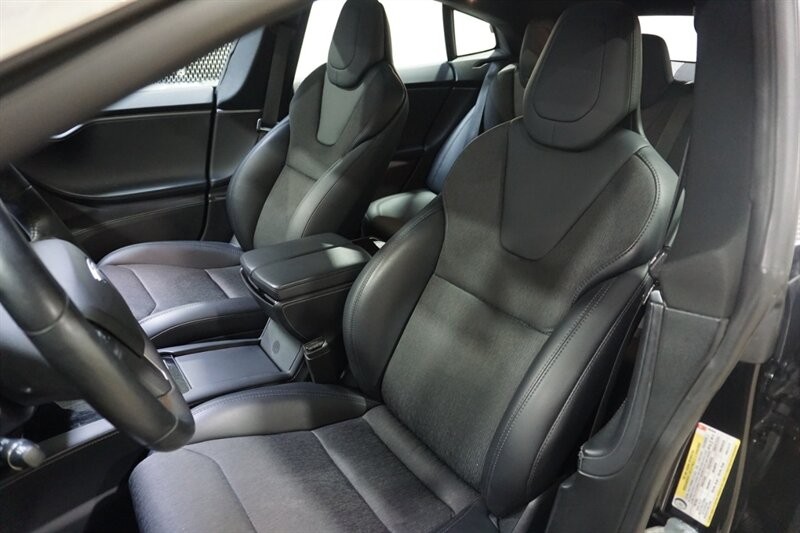 Tesla Model S Vehicle Full-screen Gallery Image 22